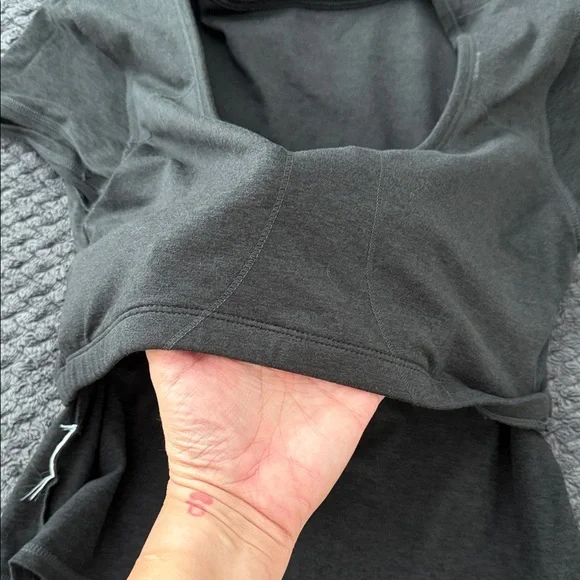 Vuori Dark Gray Crop Top - Picture 5 of 5